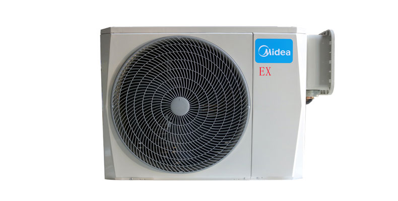 �������{